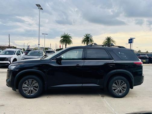 Super Black 2026 Nissan Pathfinder SV