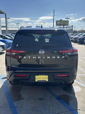 2025 Nissan Pathfinder SV FWD