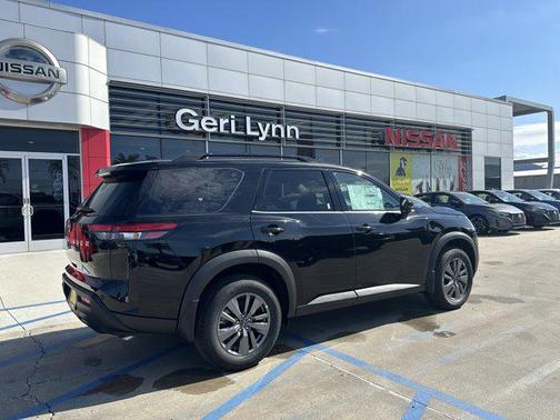 2025 Nissan Pathfinder SV FWD