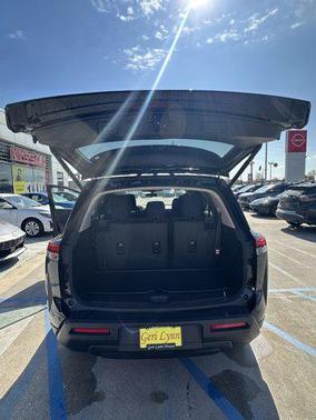 2025 Nissan Pathfinder SV FWD