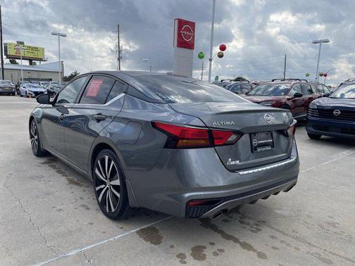 2021 Nissan Altima SR FWD