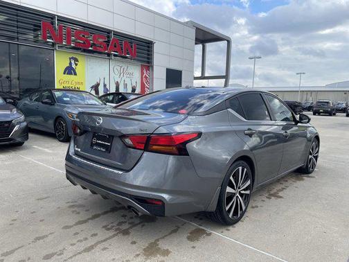 2021 Nissan Altima SR FWD