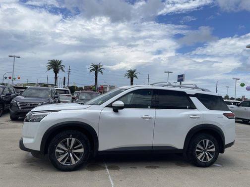 2025 Nissan Pathfinder SL FWD