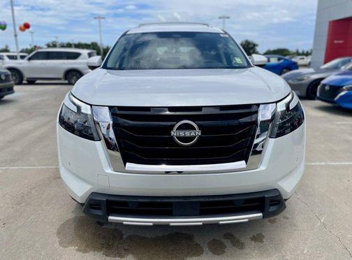 2025 Nissan Pathfinder SL FWD