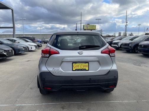 2020 Nissan Kicks S
