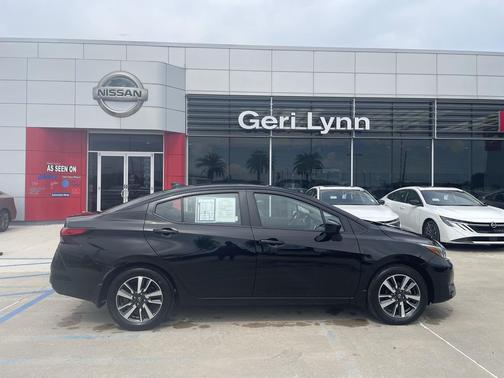 Super Black 2025 Nissan Versa 1.6 SV