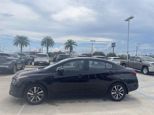 Super Black 2025 Nissan Versa 1.6 SV