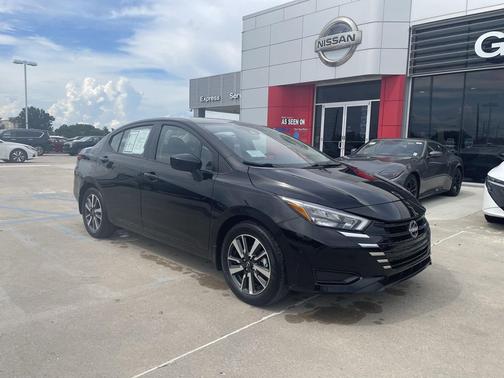Super Black 2025 Nissan Versa 1.6 SV