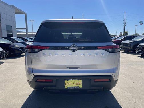 2025 Nissan Pathfinder S FWD