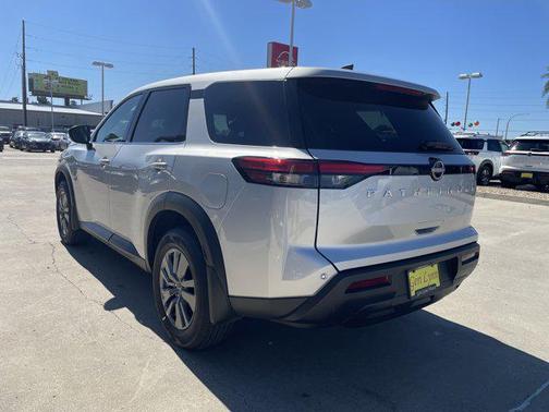 2025 Nissan Pathfinder S FWD