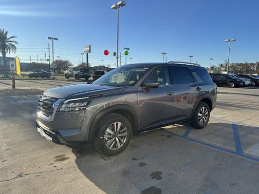 2025 Nissan Pathfinder SL FWD