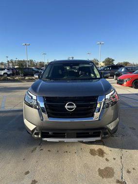 2025 Nissan Pathfinder SL FWD