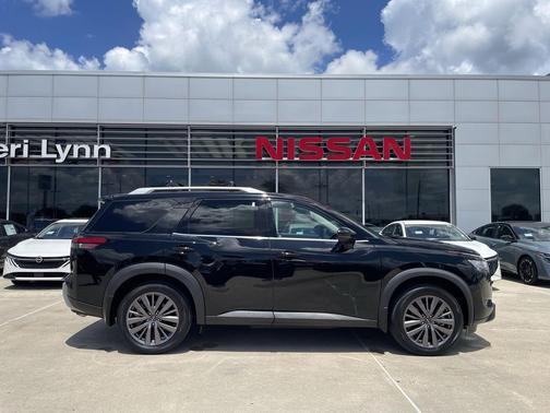 Super Black 2022 Nissan Pathfinder SL 2WD