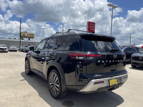 Super Black 2022 Nissan Pathfinder SL 2WD