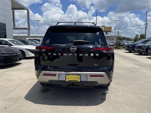 Super Black 2022 Nissan Pathfinder SL 2WD