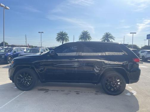 Diamond Black Crystal Pearlcoat 2019 Jeep Grand Cherokee Altitude