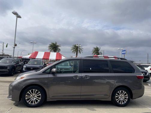 2018 Toyota Sienna XLE Premium