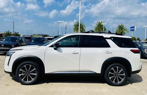 Everest White Pearl Tricoat 2026 Nissan Pathfinder Platinum