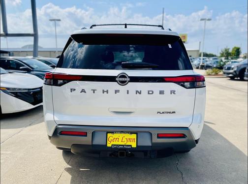 Everest White Pearl Tricoat 2026 Nissan Pathfinder Platinum