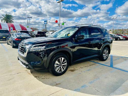 2025 Nissan Pathfinder SL FWD