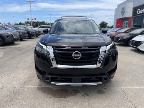 2025 Nissan Pathfinder SL FWD