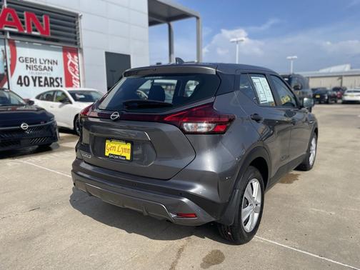 Gun Metallic 2025 Nissan Kicks S