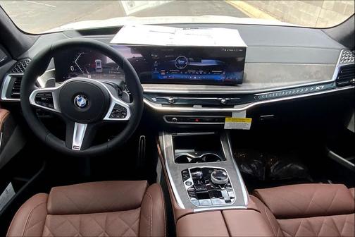 Mineral White Metallic 2025 BMW X7 xDrive40i