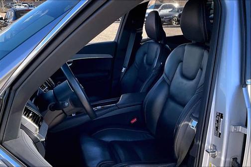 2022 Volvo XC90 T6 Inscription