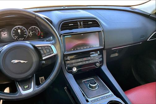 2017 Jaguar F-PACE 35t R-Sport