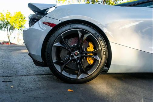 2018 McLaren 720S Base
