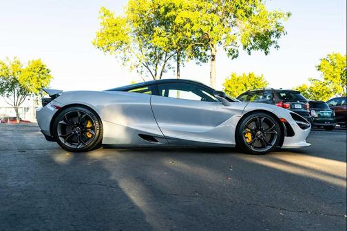 2018 McLaren 720S Base