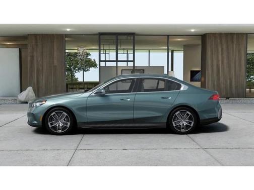 Cape York Green Metallic 2026 BMW i5 xDrive40