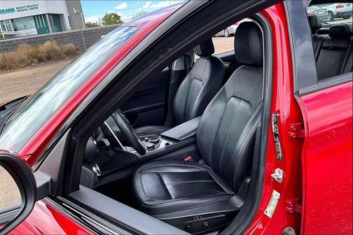 Rosso Alfa 2017 Alfa Romeo Giulia Base