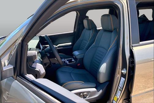 Bronze Oxide 2025 Toyota Tacoma Trailhunter Hybrid Double Cab 5 Bed AT (Natl)