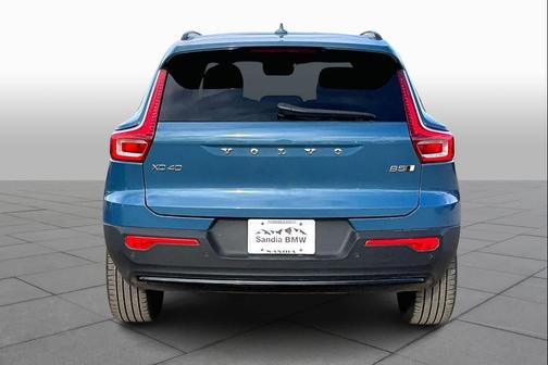 2023 Volvo XC40 Plus Dark Theme