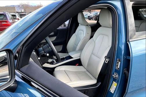 2023 Volvo XC40 Plus Dark Theme