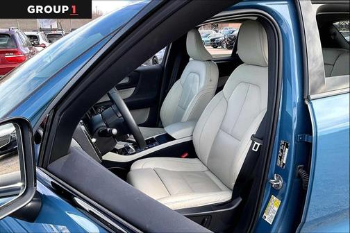 2023 Volvo XC40 Plus Dark Theme