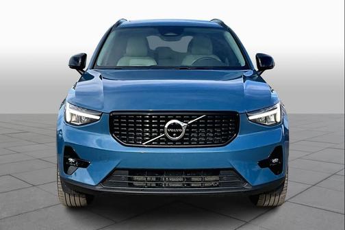 2023 Volvo XC40 Plus Dark Theme