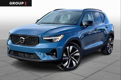 2023 Volvo XC40 Plus Dark Theme