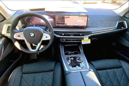 Gray 2025 BMW X7 xDrive40i