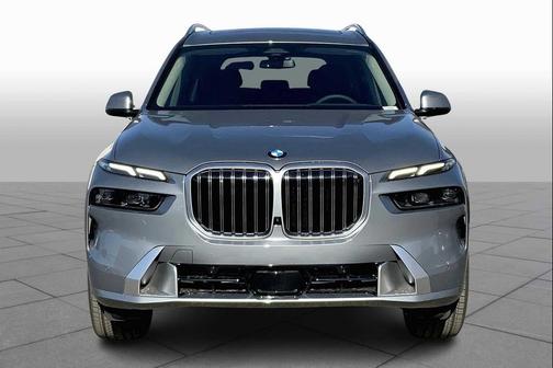 Gray 2025 BMW X7 xDrive40i