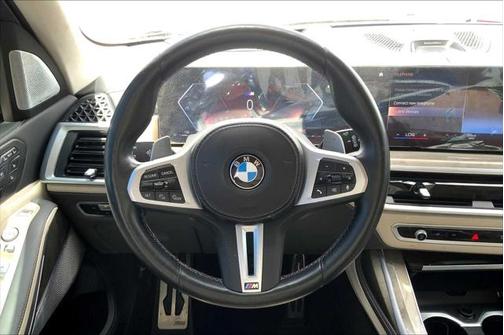 2023 BMW X7 M60i