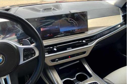 2023 BMW X7 M60i