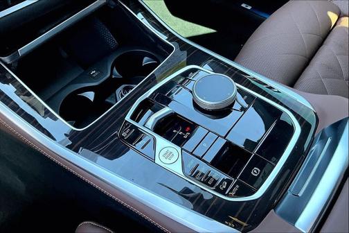 Manhattan Green Metallic 2026 BMW X5 xDrive40i