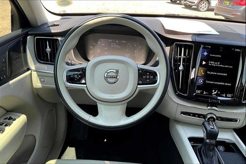 2021 Volvo XC60 T5 Inscription