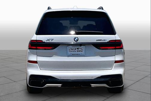 Mineral White Metallic 2025 BMW X7 xDrive40i