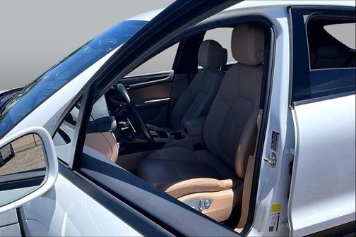 White 2024 Porsche Macan Macan