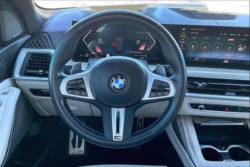 2023 BMW X7 M60i