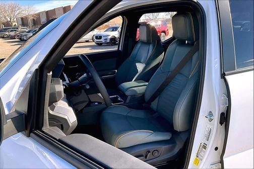 2025 Toyota Tacoma Trailhunter Hybrid Double Cab 6 Bed AT (Natl)