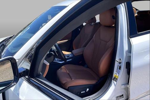 Alpine White 2023 BMW 330 330i xDrive